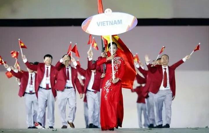 Hotspot Matrix và Phượng Chanel đưa con vào Nam, soi 1 hành động từ hơn 10 năm trước, ai